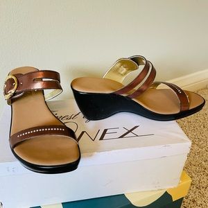 Onex Kristie Bronze Leather Sandal, Size 9 (fits like an 8)